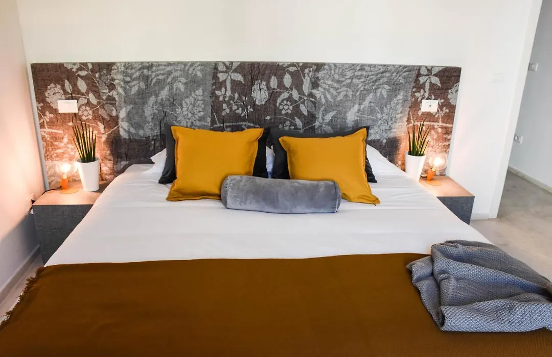 Garibaldi23 Rooms-1