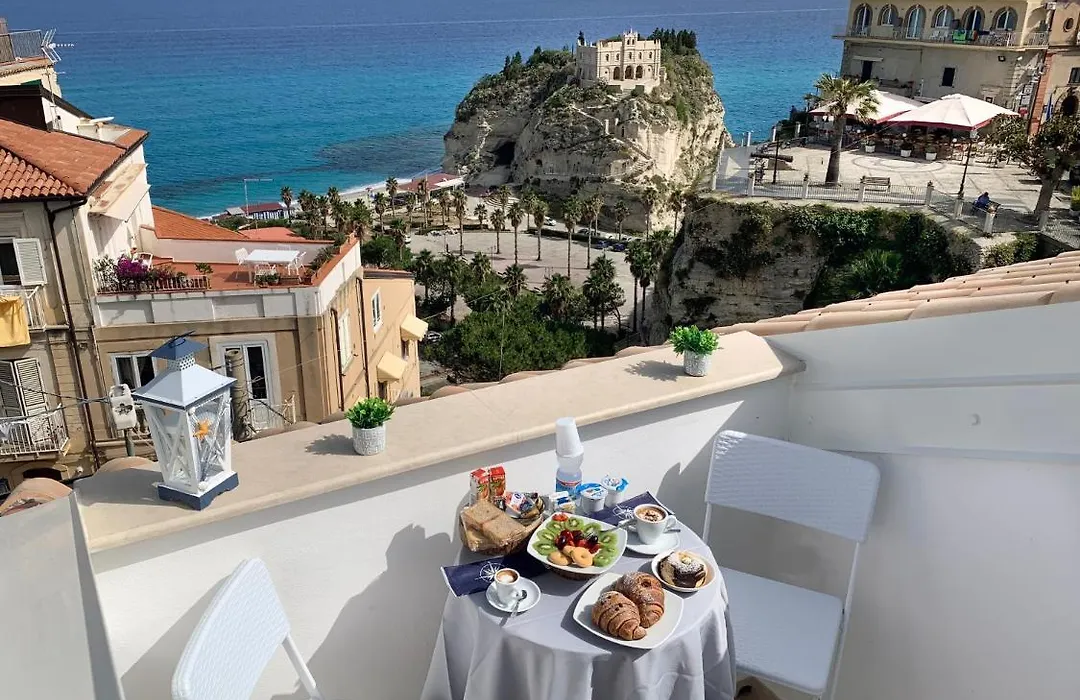 B&B Island Tropea -Sea View Rooms & Suites--1