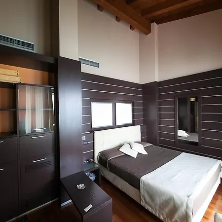 Hotel Aurora-3