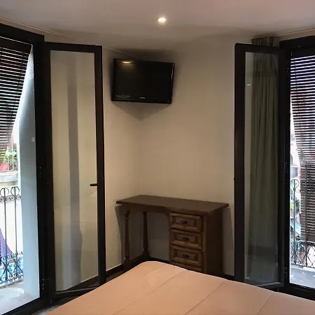 Hostal Radio Barcelona-3