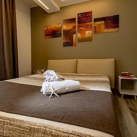 Sundeck Hotel-2