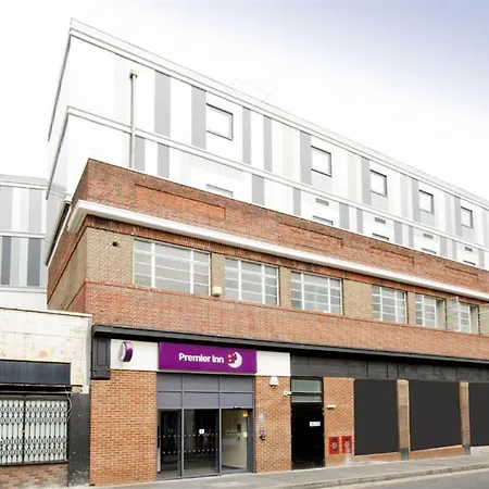 Premier Inn London Brixton-2