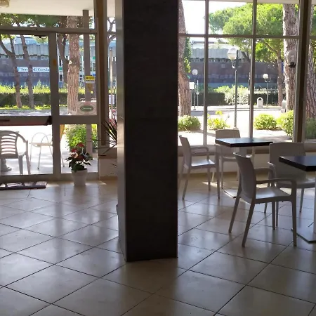Hotel Madonna Del Pino-2