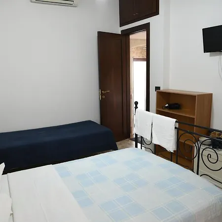 HOLIDAY via tancredi corte trecantaia 11-2