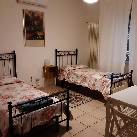 Locazione Menini - Camere zona stazione-2