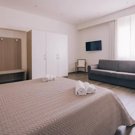 La Promenade Rooms & Suites-3