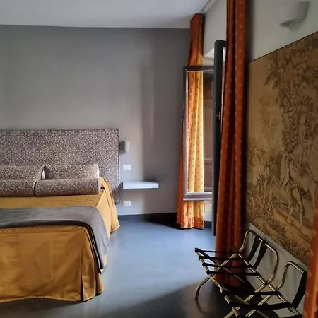 Room 94 Piazza di Spagna-2