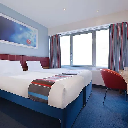 Comfort Hotel Tower Of London-3