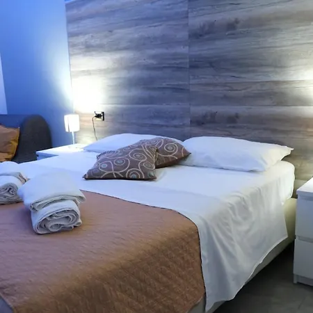 Royalty Rooms & Spa-3