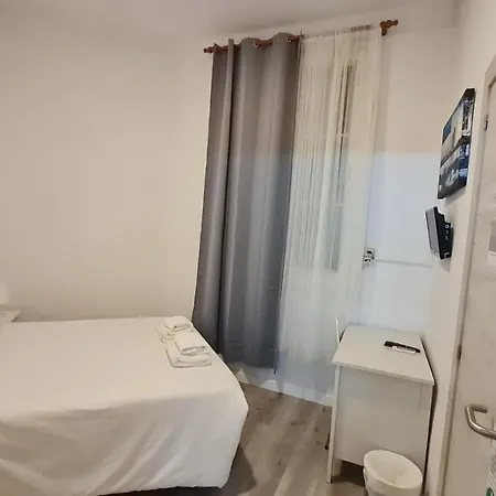 Hostal Eixample-3