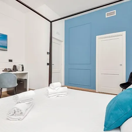 Nelli Rooms Via Biassa-2
