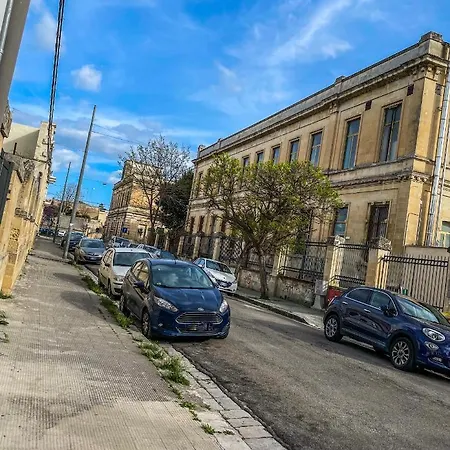 Viale degli Studenti Apartment-3