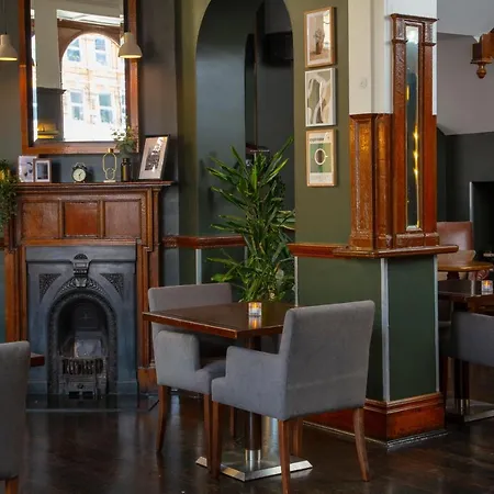 The Crown London Hotel, Cricklewood North West London, Worldhotels Distinctive-3