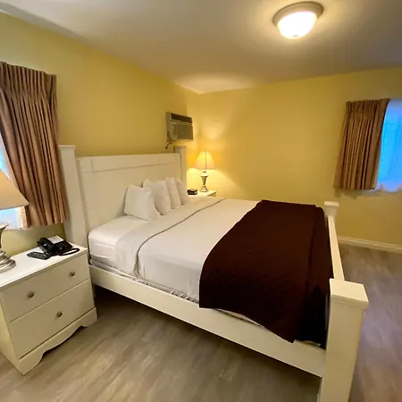 Hollywood Celebrity Hotel-3