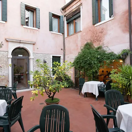 Hotel Tivoli-3