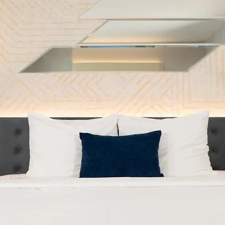 Roomza Times Square At Pestana Cr7-2