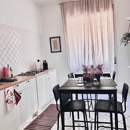 Suite 84 Holiday Home a pochi minuti dalla stazione-2
