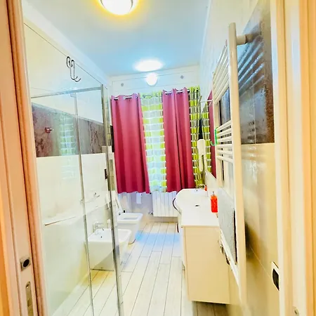 Smart-House-Central-Rent-Rooms-With-Air-Conditioning Free Parking-3