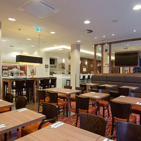 Hampton By Hilton Nuernberg City Center-2