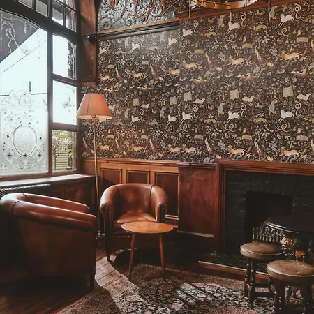 The Black Lion Pub & Boutique Guesthouse-3
