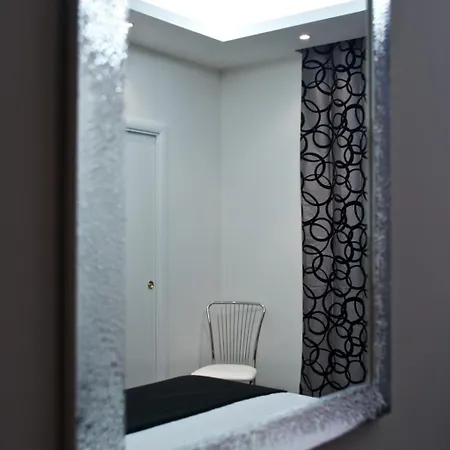 Roma Naif Rooms-3