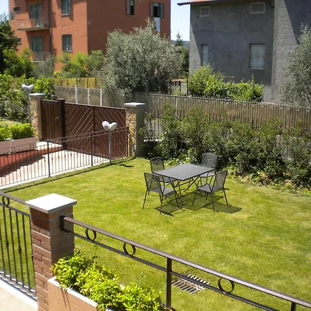 Garden B&B-3