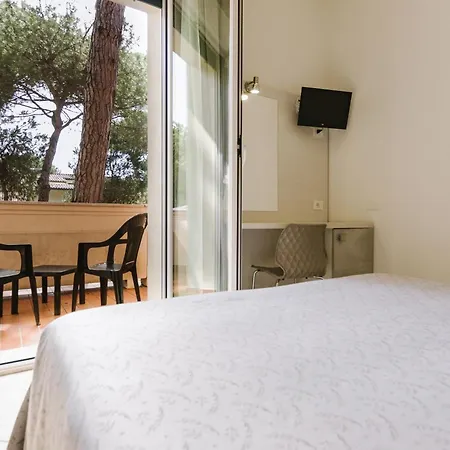 Hotel Boccaccio-free parking--2