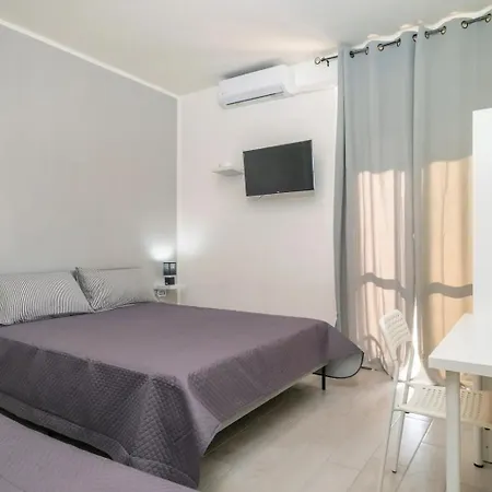 Nicole Rooms-3