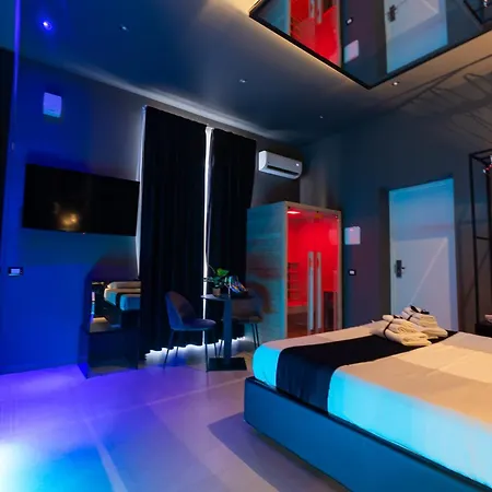 Maximum Suite & Spa-2