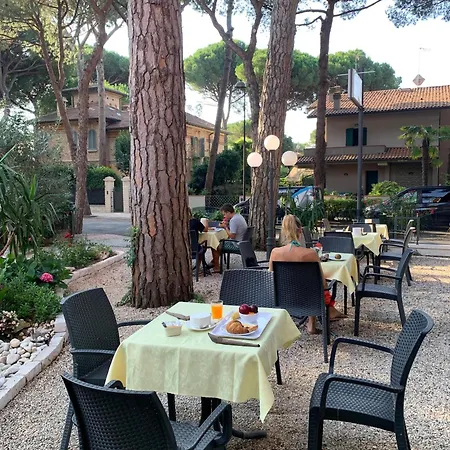 Hotel Boccaccio-free parking--3