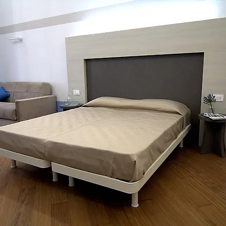 Giuliani Rooms-3