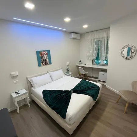 F Rooms Napoli Via Sementini-3