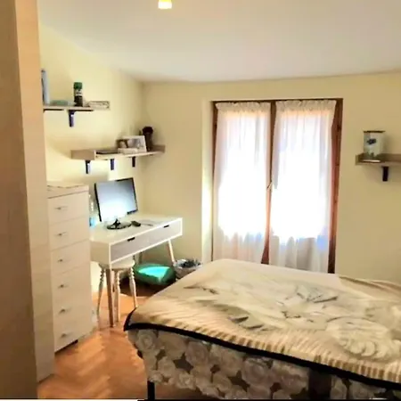 Vivienne'S Guest House-3