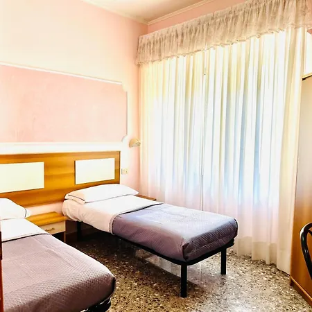Hotel Linda-2