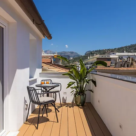 Boutique Suites 186-3
