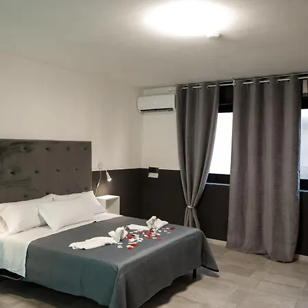 B&B Small Luxury Napoli Centrale-3