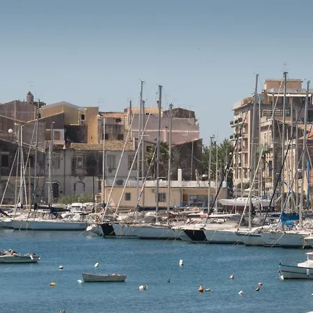 Boutique Hotel Molo Santa Lucia-3