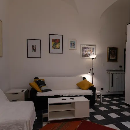 Nik Rooms-3