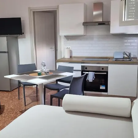 Bam Bam Tiburtina Guesthouse-2