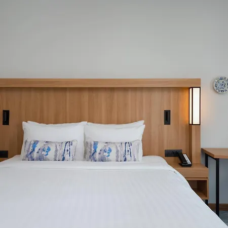 Courtyard By Marriott Bucharest Floreasca-2