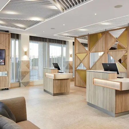 Courtyard By Marriott London City Airport-2