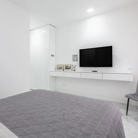 Alissa Suite-2