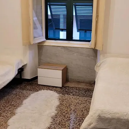 The Friend'S Hause-3