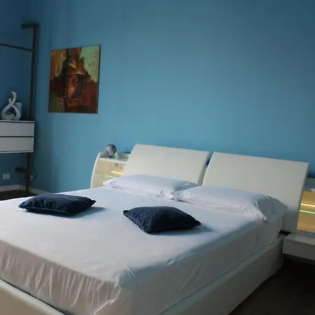 Falstaff Rooms & Suites-2