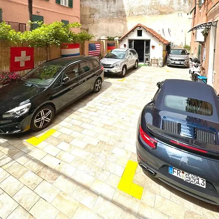 Guest House Virginia'S Rooms-Private Free Parking And Top Carignano District-2
