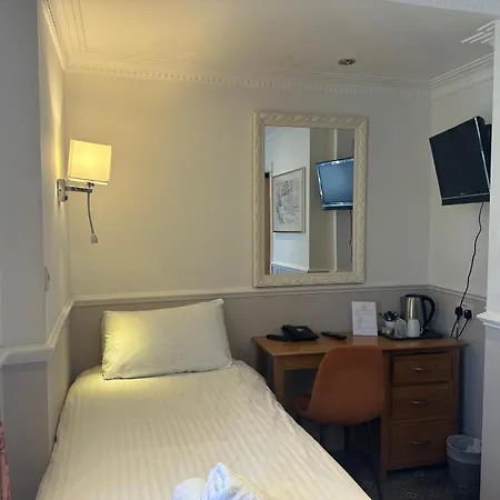 Hyde Park Radnor Hotel B&B-3