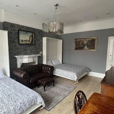 Charlotte Guest House-2