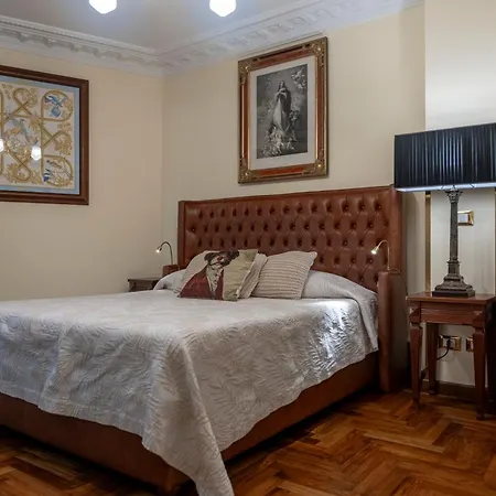 Regal House Roma Capucci 6-3