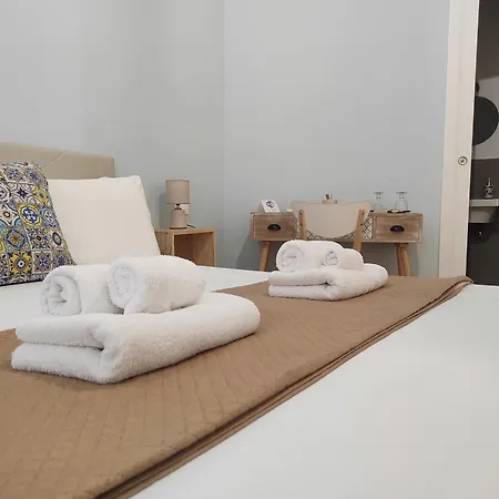 Charme Rooms Palermo-By E&K-2