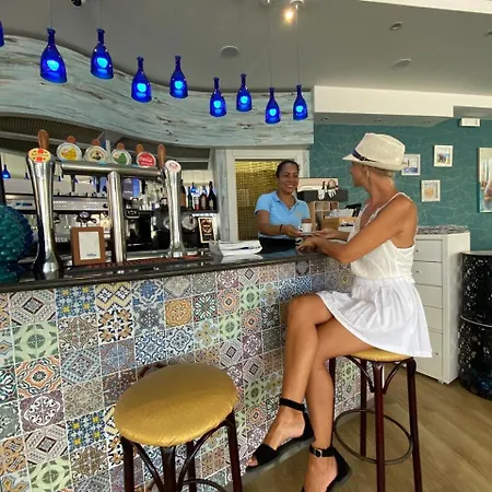 Hotel Blue Moon-3